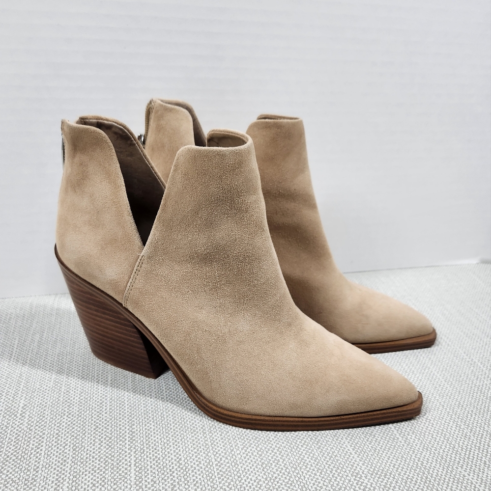 Vince Camuto Gigietta 9 M tan ankle boot suede leather
